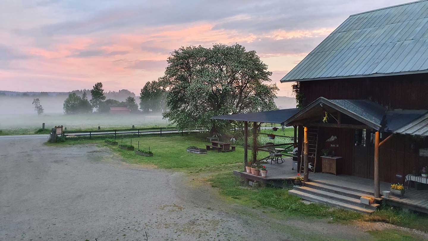 Lantgården Stall-Stråtjära