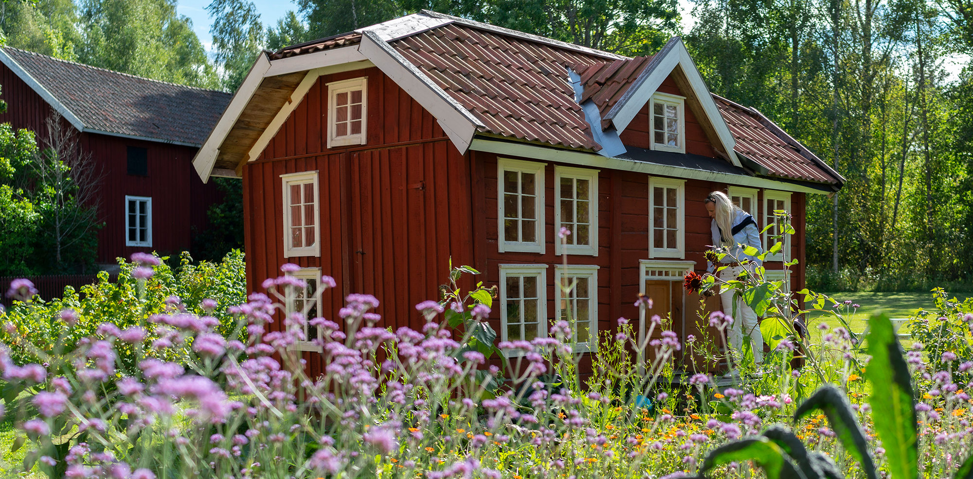 Lekstugan för alla barn på Hälsingegården Erik-Anders är verkligen en miniatyr av den stora gården.