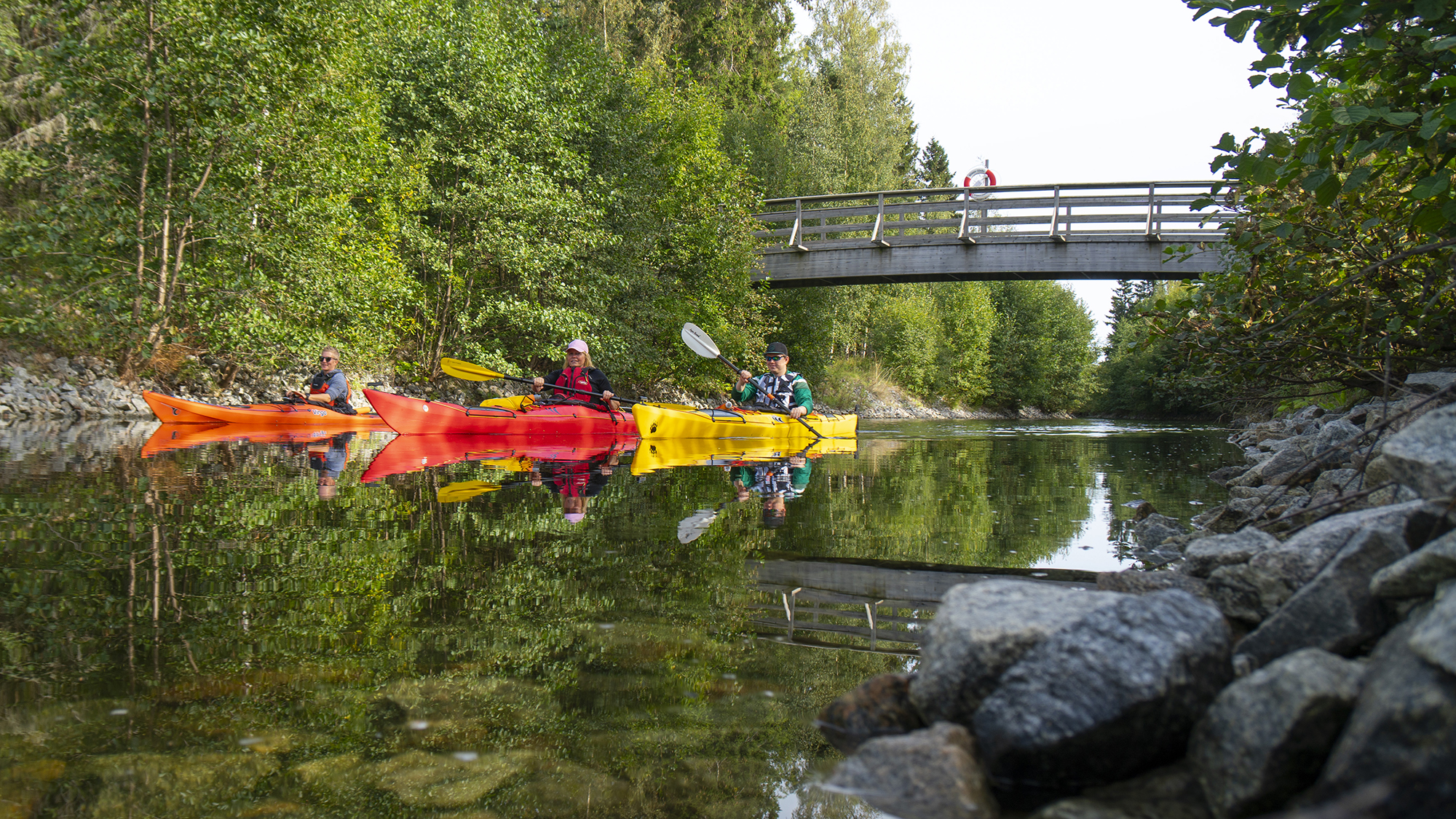 paddling med kajaker under Svartsundsrännan, Söderhamns skärgård