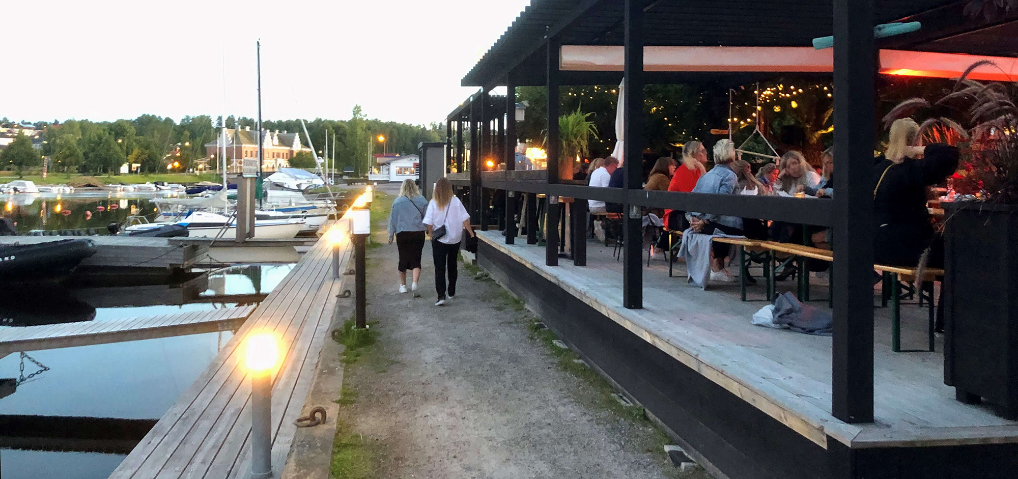 Stadsnära vandring vid Inre hamnen och restaurangen Hunker Junker