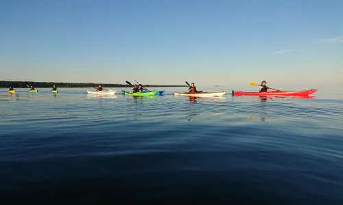 Havspaddling med vänner