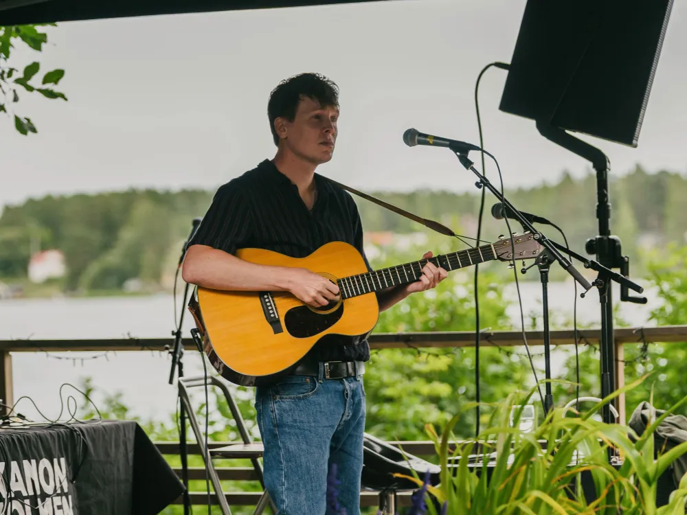 Livemusik under sälgen - Hos Kanonholmen Seafood 