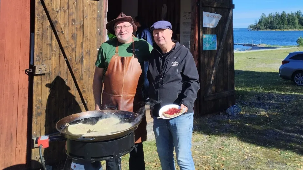 Goda kolbullar tillagat på muurikkan av naturguiden Jan Stagenmark