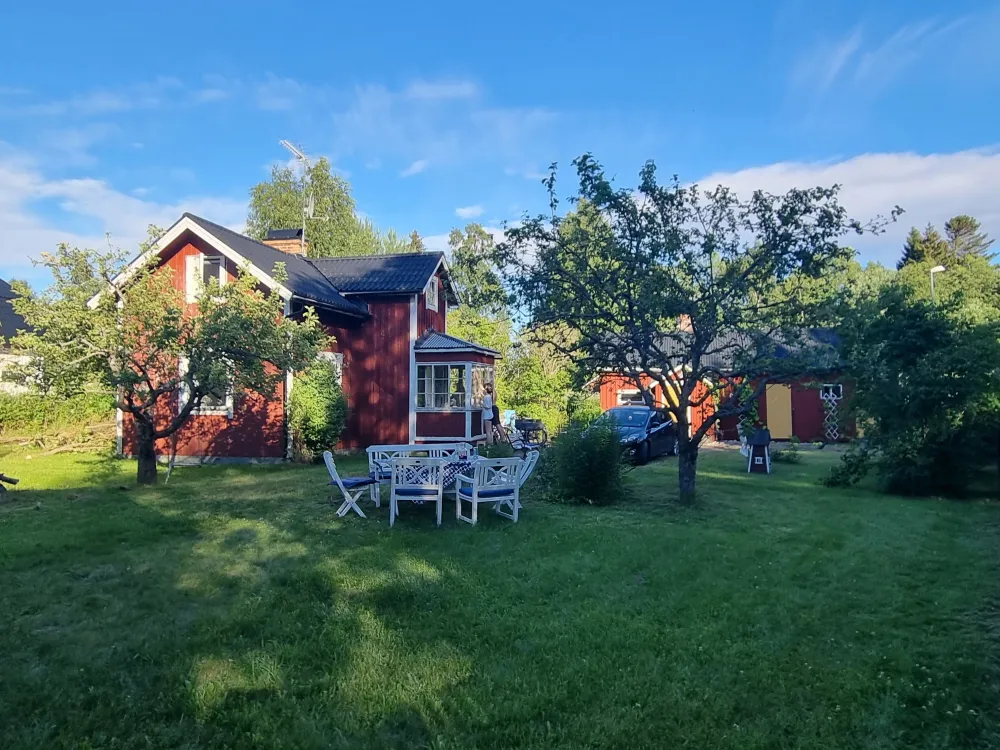 Charmig stuga nära Stenö Camping 
