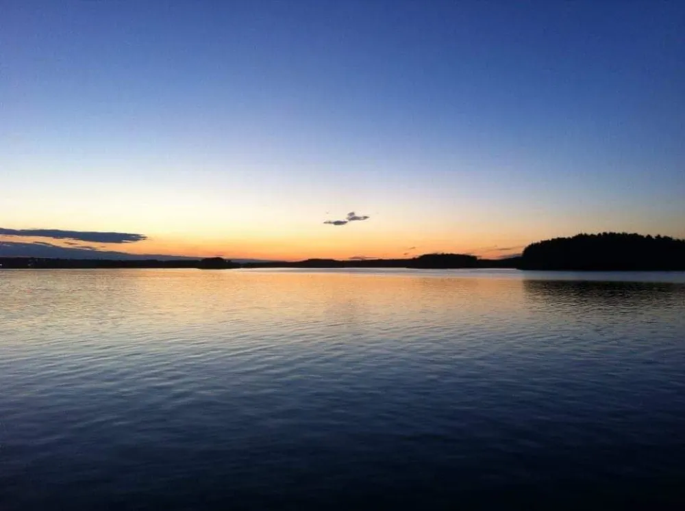 Charmig stuga nära Stenö Camping 