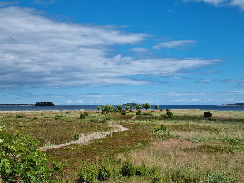 Charmig stuga nära Stenö Camping 