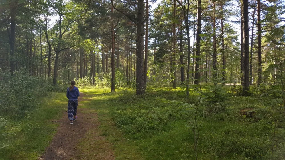 Charmig stuga nära Stenö Camping 