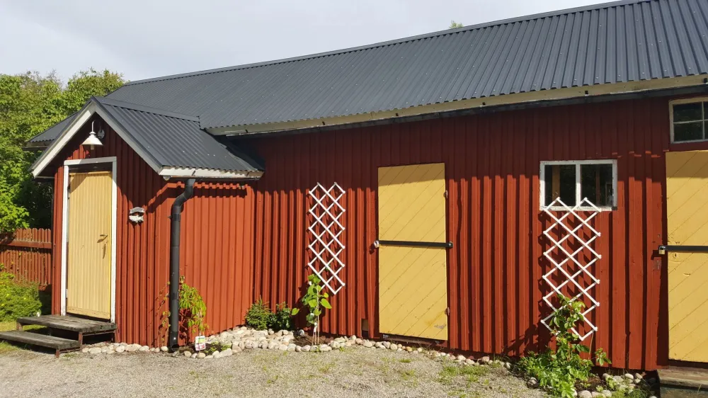 Charmig stuga nära Stenö Camping 