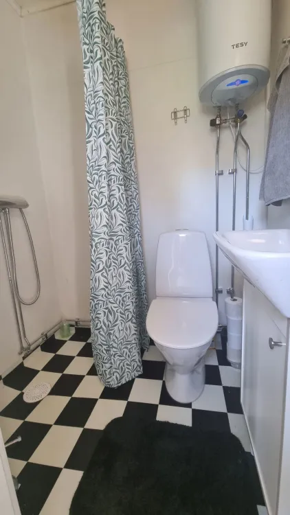 Charmig stuga nära Stenö Camping 
