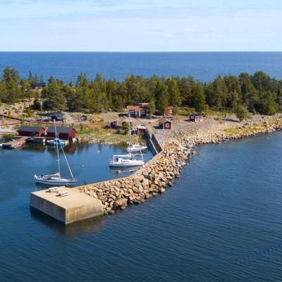 Fyrhamnen på ön Storjungfrun