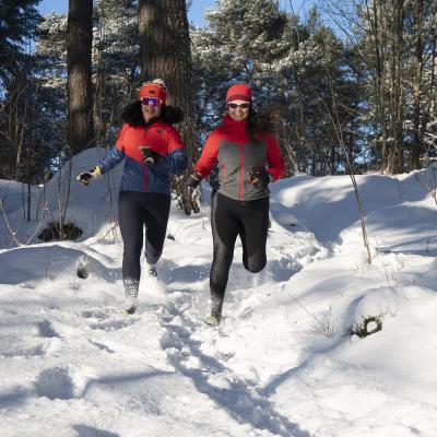 Härlig springtur i snöig hälsingeskog
