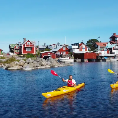 Kajaker på tur vid ön Rönnskär i Söderhamns skärgård