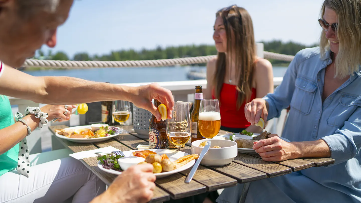 Restaurangbesök på Albertina i Skärså fiskeläge