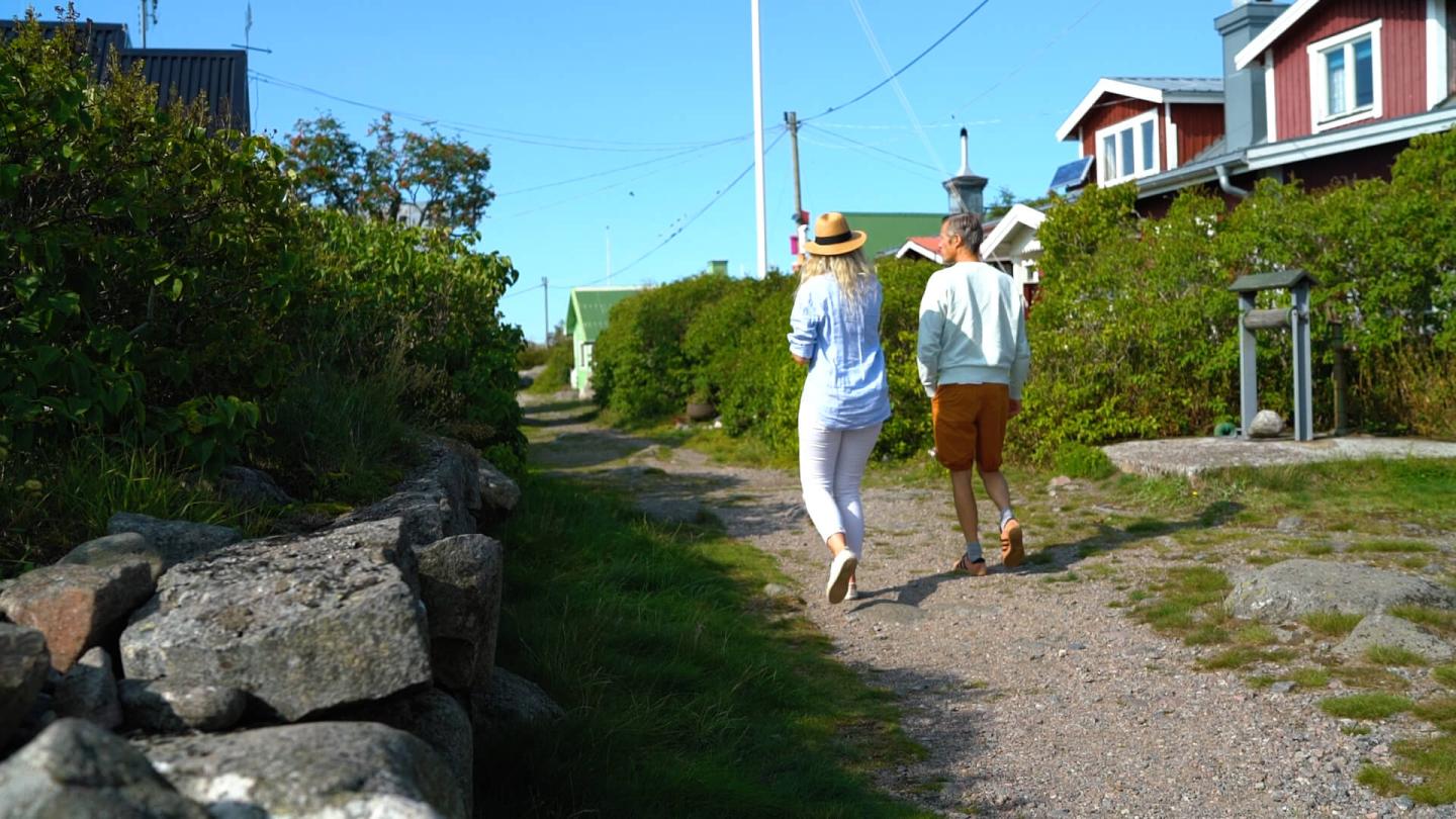 Promenad längs Rönnskärs huvudgata
