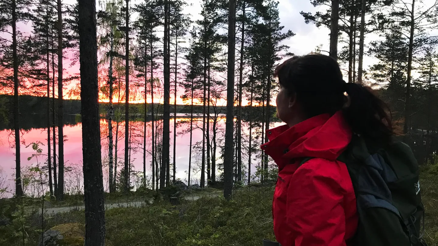 Vacker utsikt över bocksjön vid vandring Mostigen